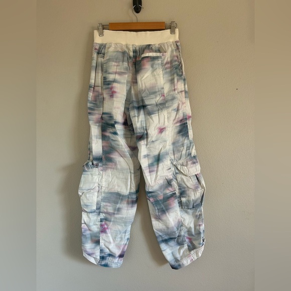 Free People Movement
Mesmerize Me printed pants small - Picture 3 of 6